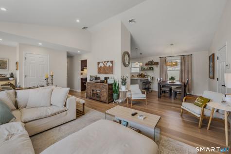 5 Penny Lane New London CT 06320