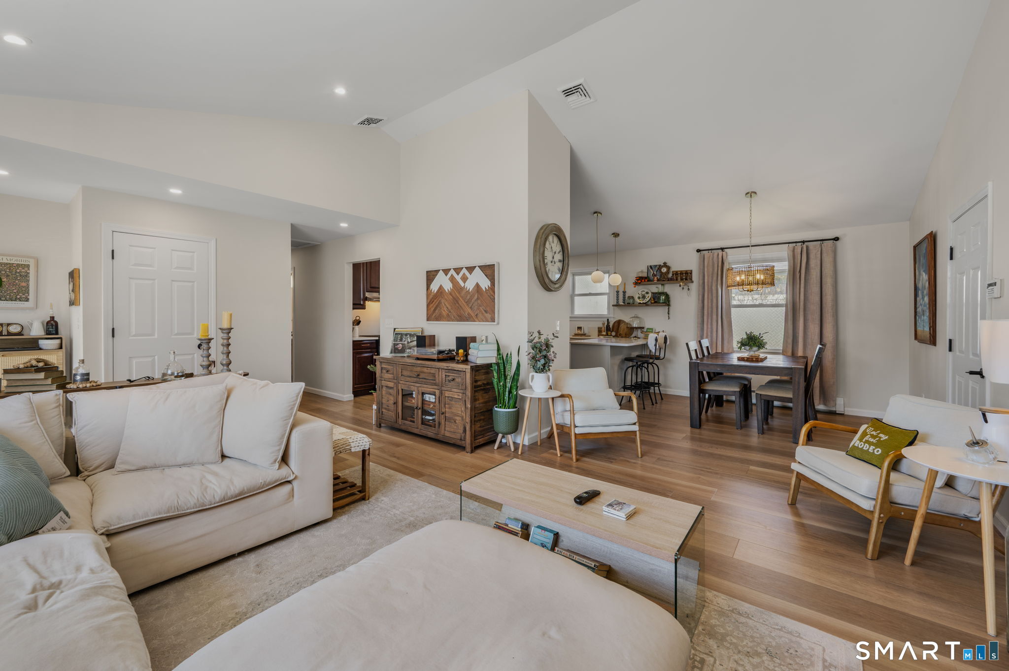5 Penny Lane New London CT 06320