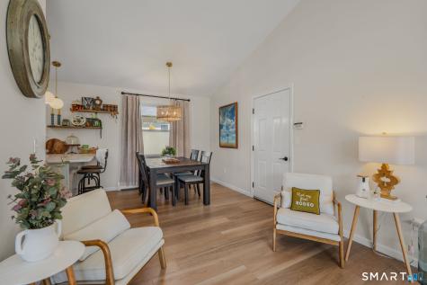 5 Penny Lane New London CT 06320