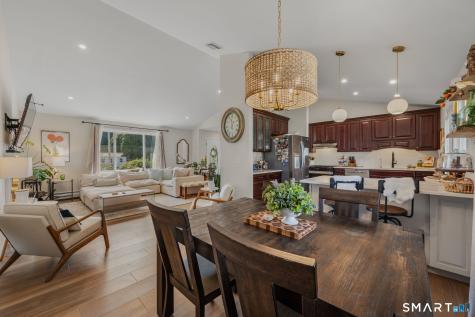 5 Penny Lane New London CT 06320
