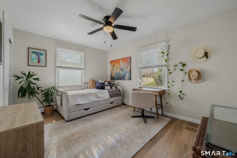 5 Penny Lane New London CT 06320