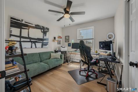 5 Penny Lane New London CT 06320