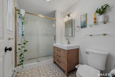 5 Penny Lane New London CT 06320