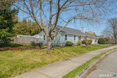 5 Penny Lane New London CT 06320