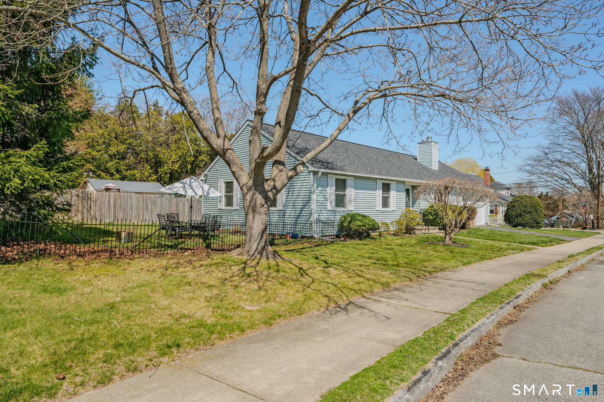 5 Penny Lane New London CT 06320