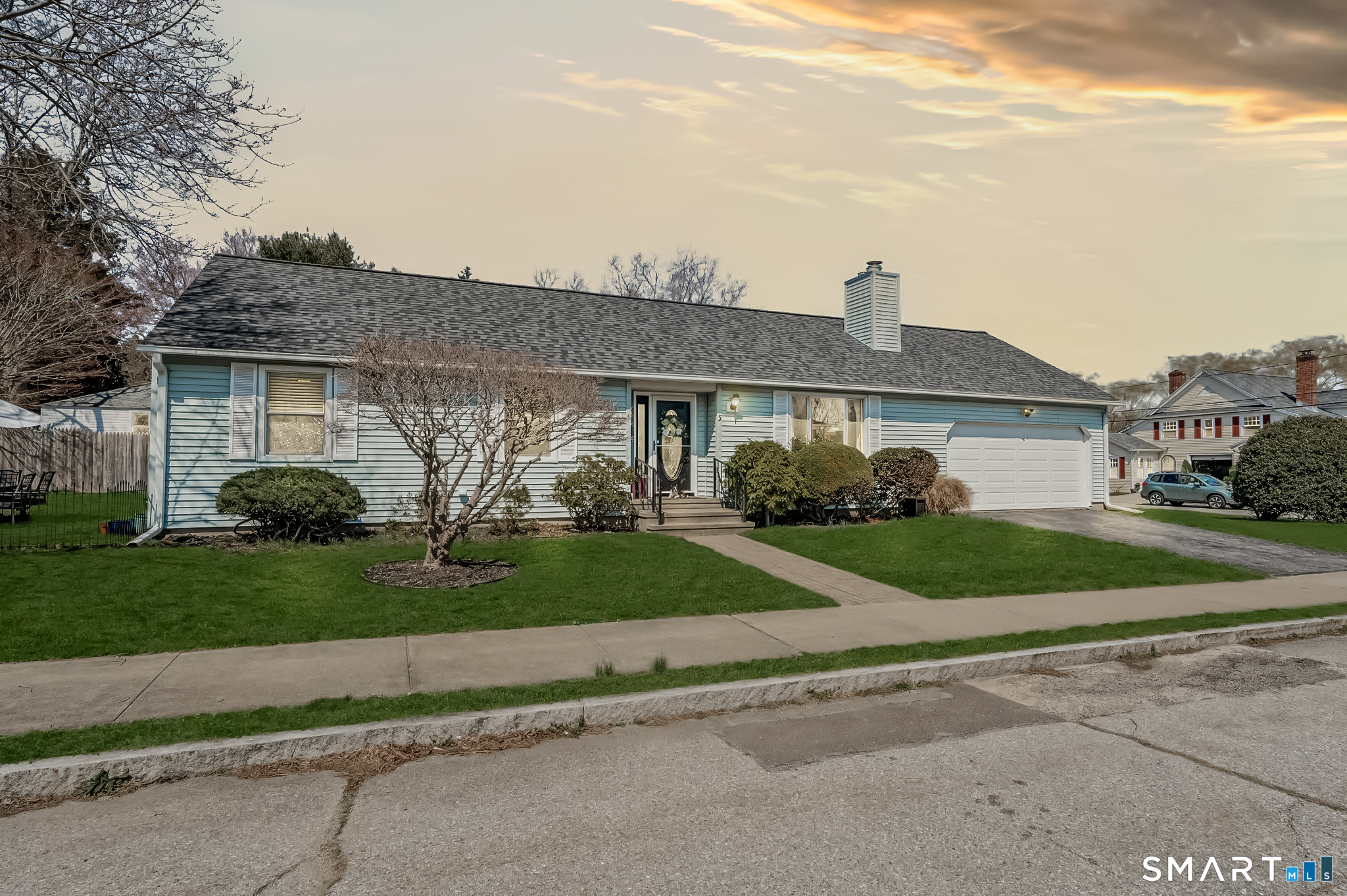 5 Penny Lane New London CT 06320