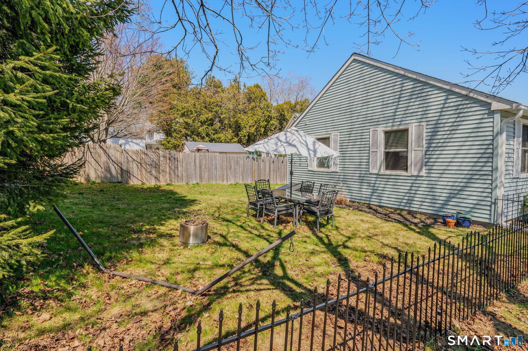 5 Penny Lane New London CT 06320