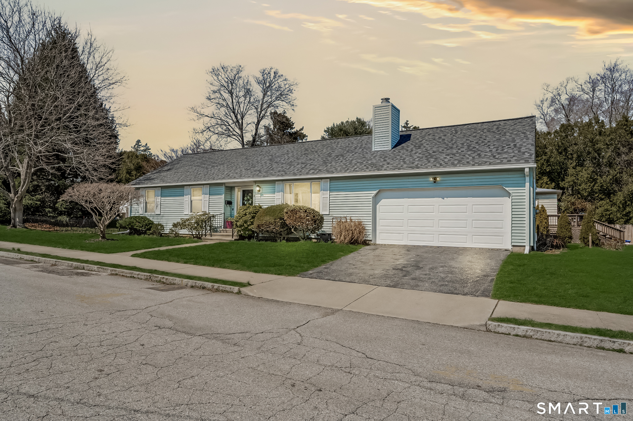 5 Penny Lane New London CT 06320