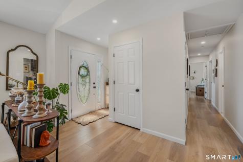 5 Penny Lane New London CT 06320