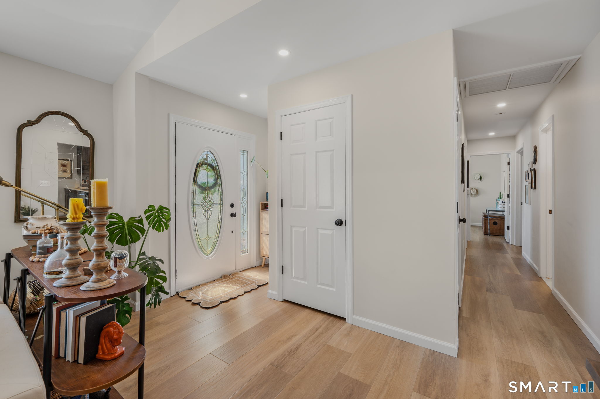5 Penny Lane New London CT 06320