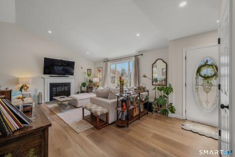 5 Penny Lane New London CT 06320