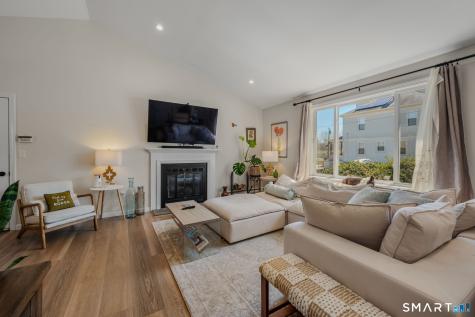 5 Penny Lane New London CT 06320