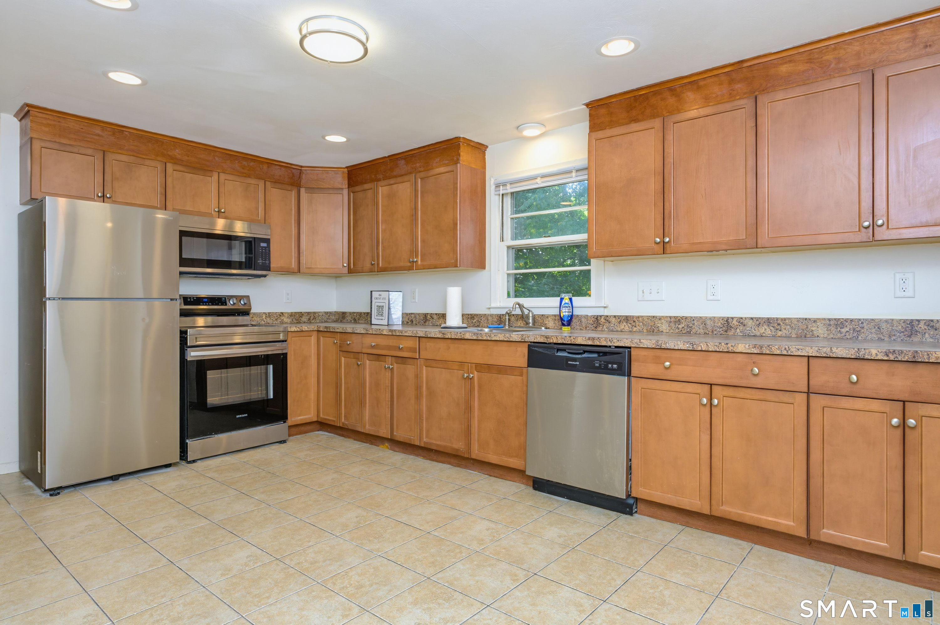 86 Crest Avenue East Haven CT 06513
