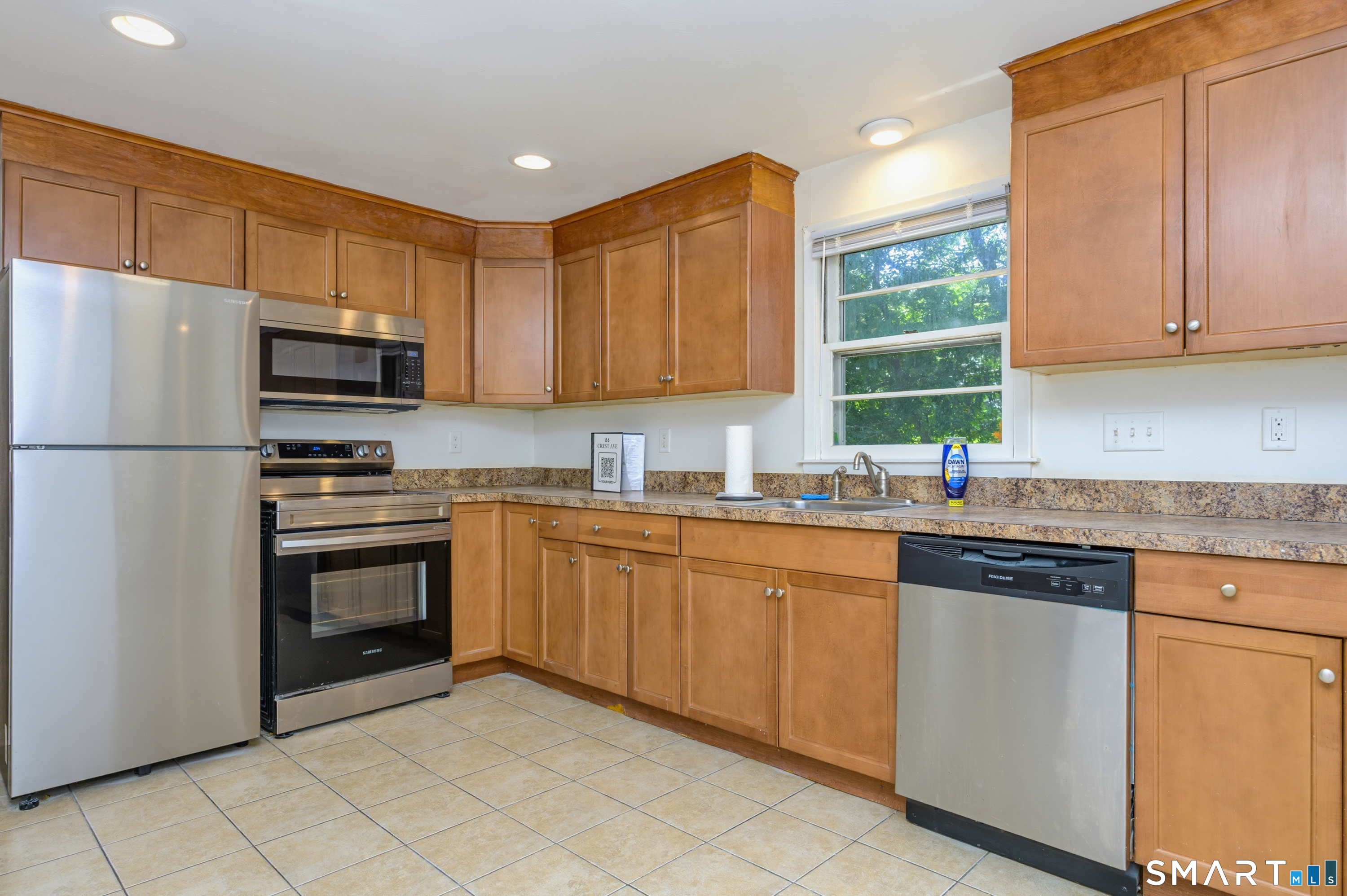 86 Crest Avenue East Haven CT 06513