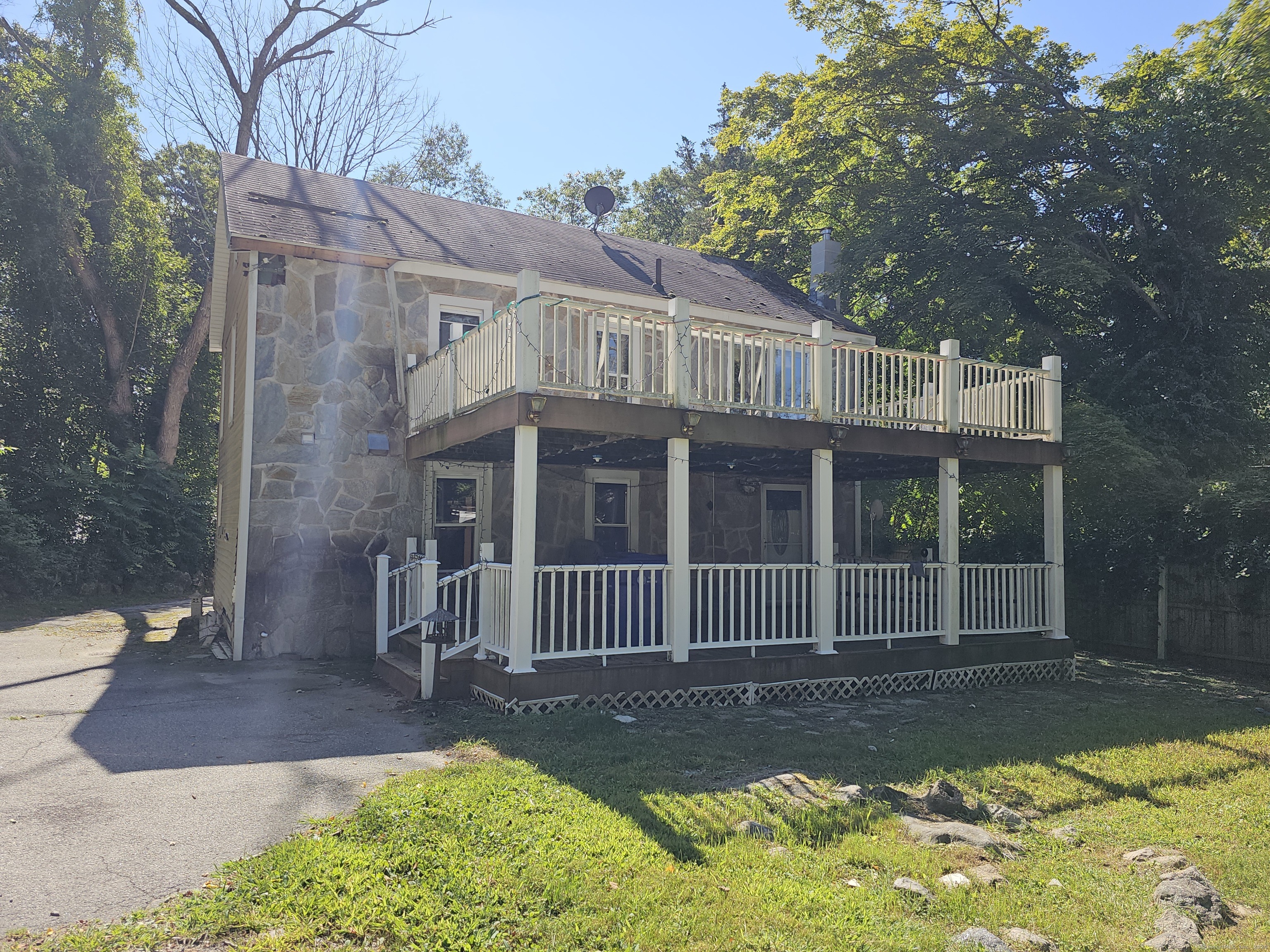 1067 Hartford Turnpike Waterford CT 06385