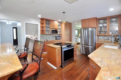 10 Breezy Knoll Drive Bloomfield CT 06002