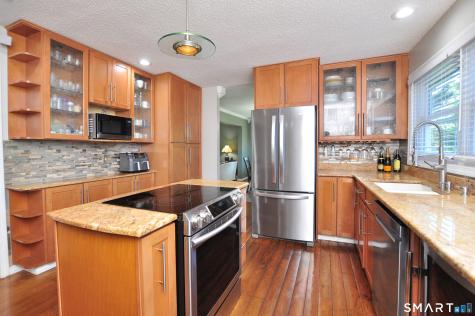10 Breezy Knoll Drive Bloomfield CT 06002