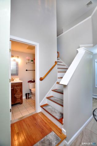 10 Breezy Knoll Drive Bloomfield CT 06002