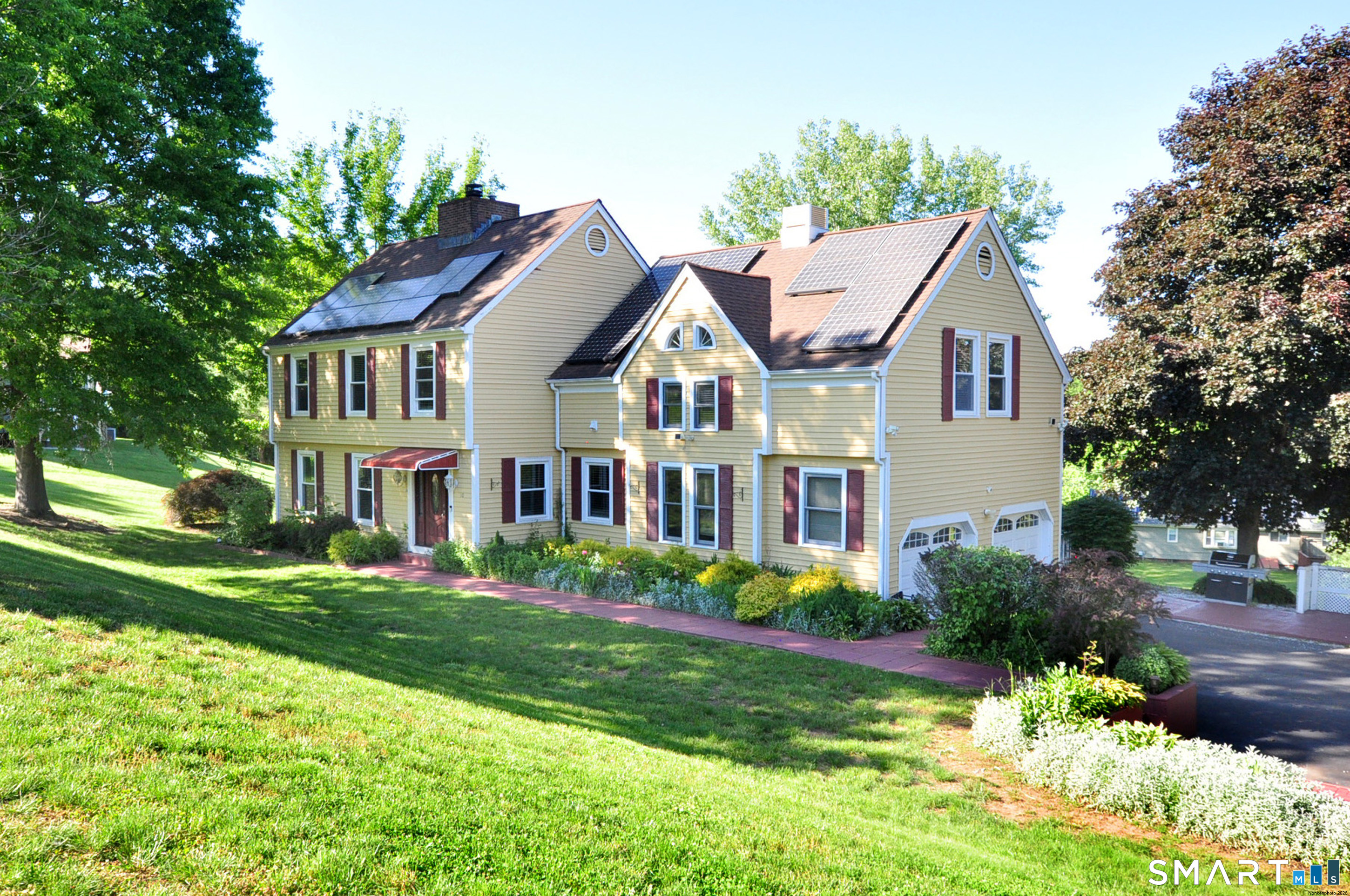 10 Breezy Knoll Drive Bloomfield CT 06002