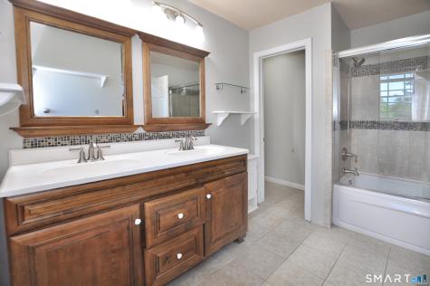 10 Breezy Knoll Drive Bloomfield CT 06002