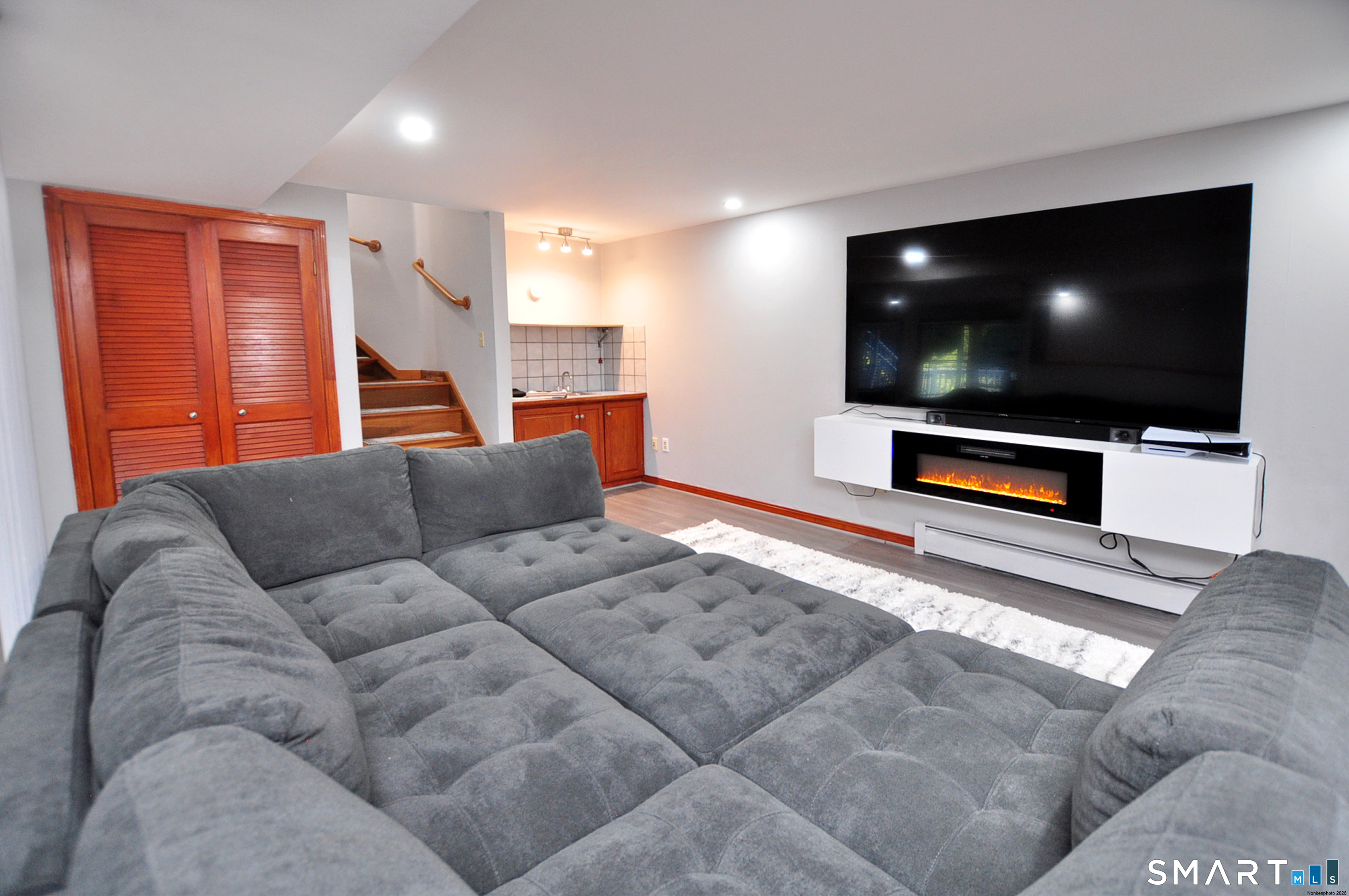 10 Breezy Knoll Drive Bloomfield CT 06002