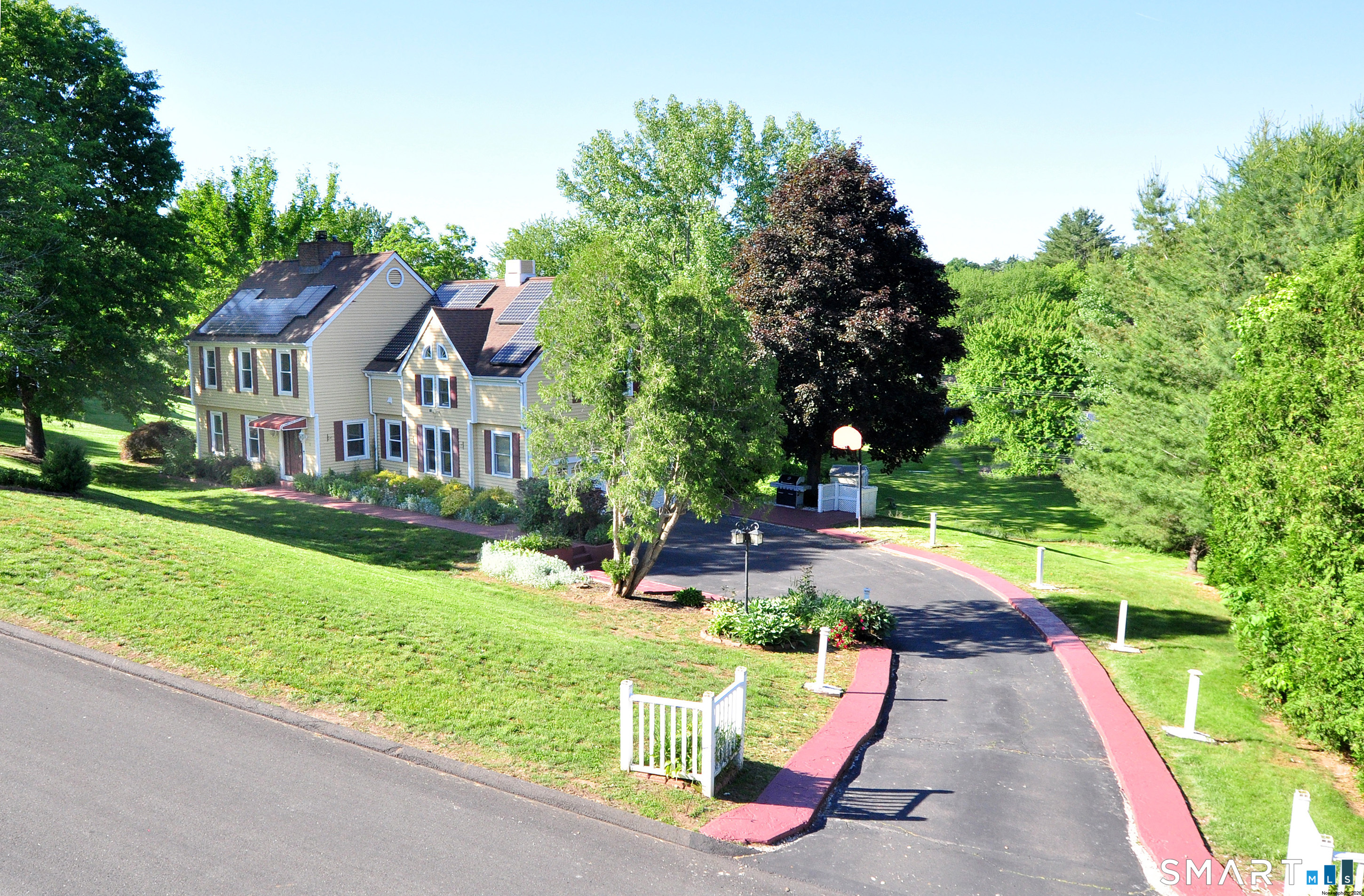10 Breezy Knoll Drive Bloomfield CT 06002