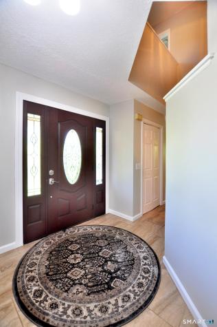 10 Breezy Knoll Drive Bloomfield CT 06002