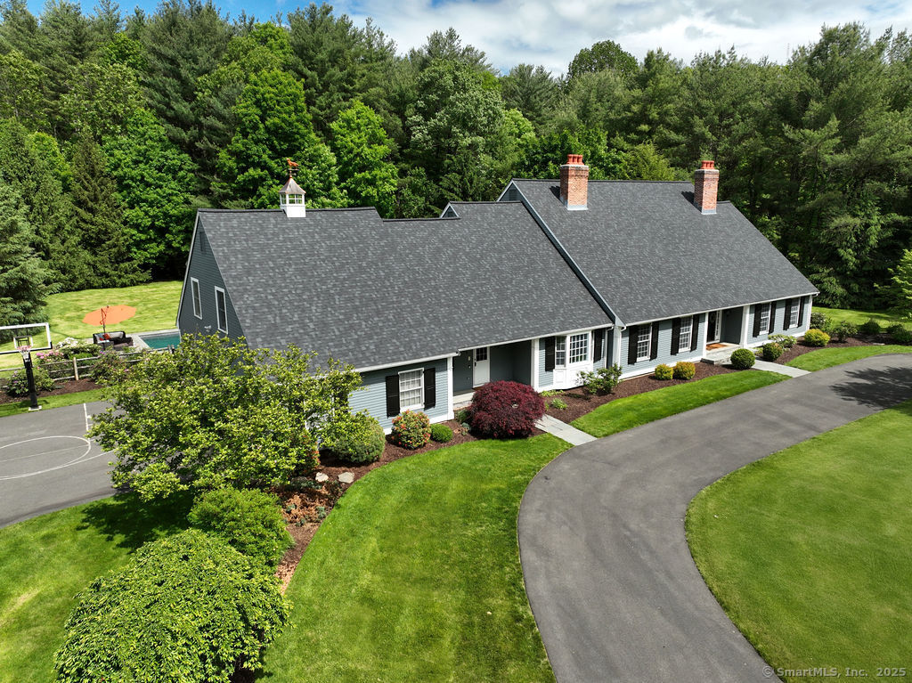 16 Oak Bluff Avon CT 06001