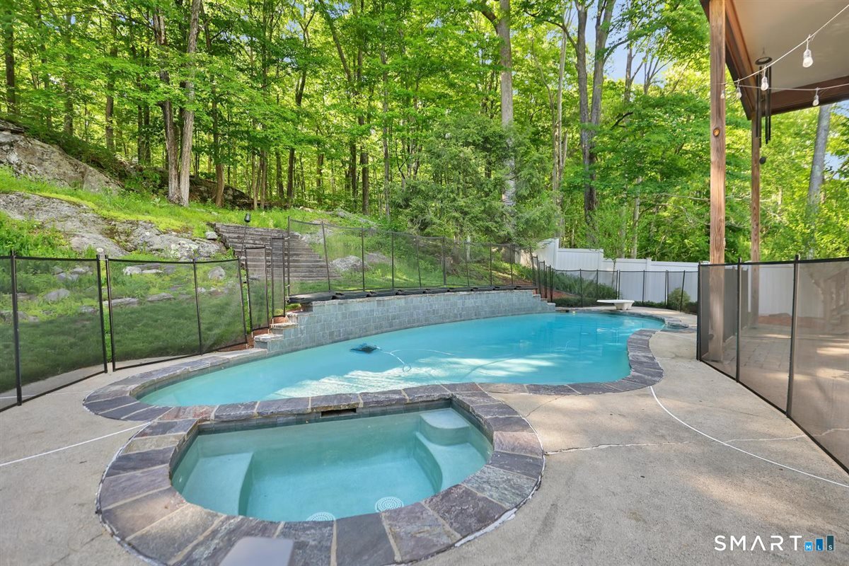 122 Ridgeview Circle Guilford CT 06437