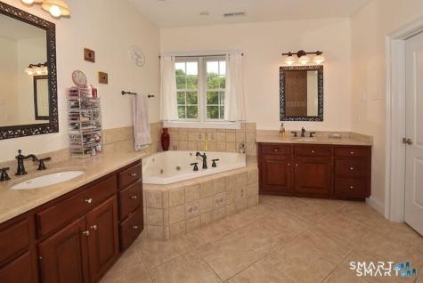 5 Biltmore Court Avon CT 06001