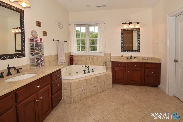 5 Biltmore Court Avon CT 06001