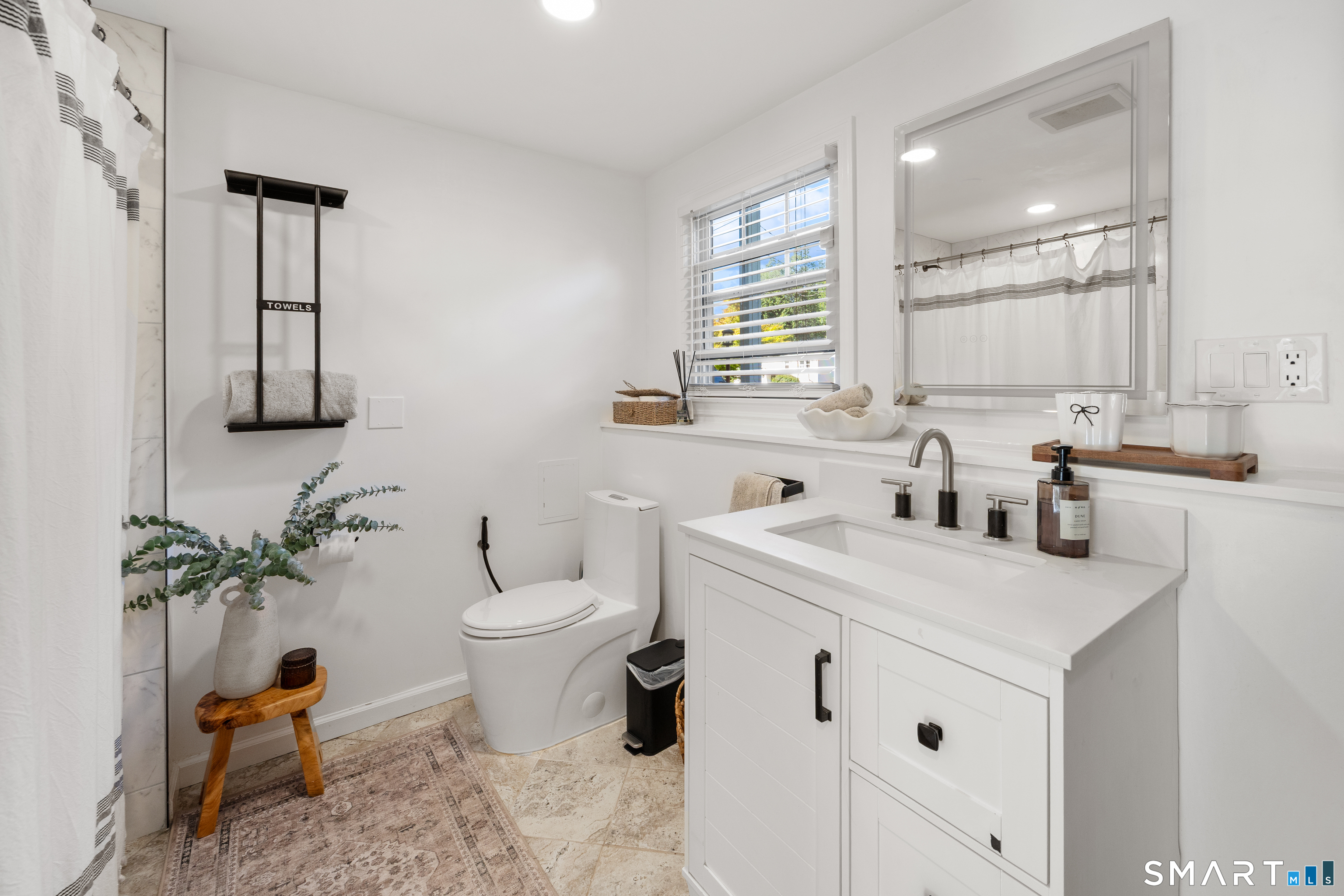 28 Fallon Drive North Haven CT 06473