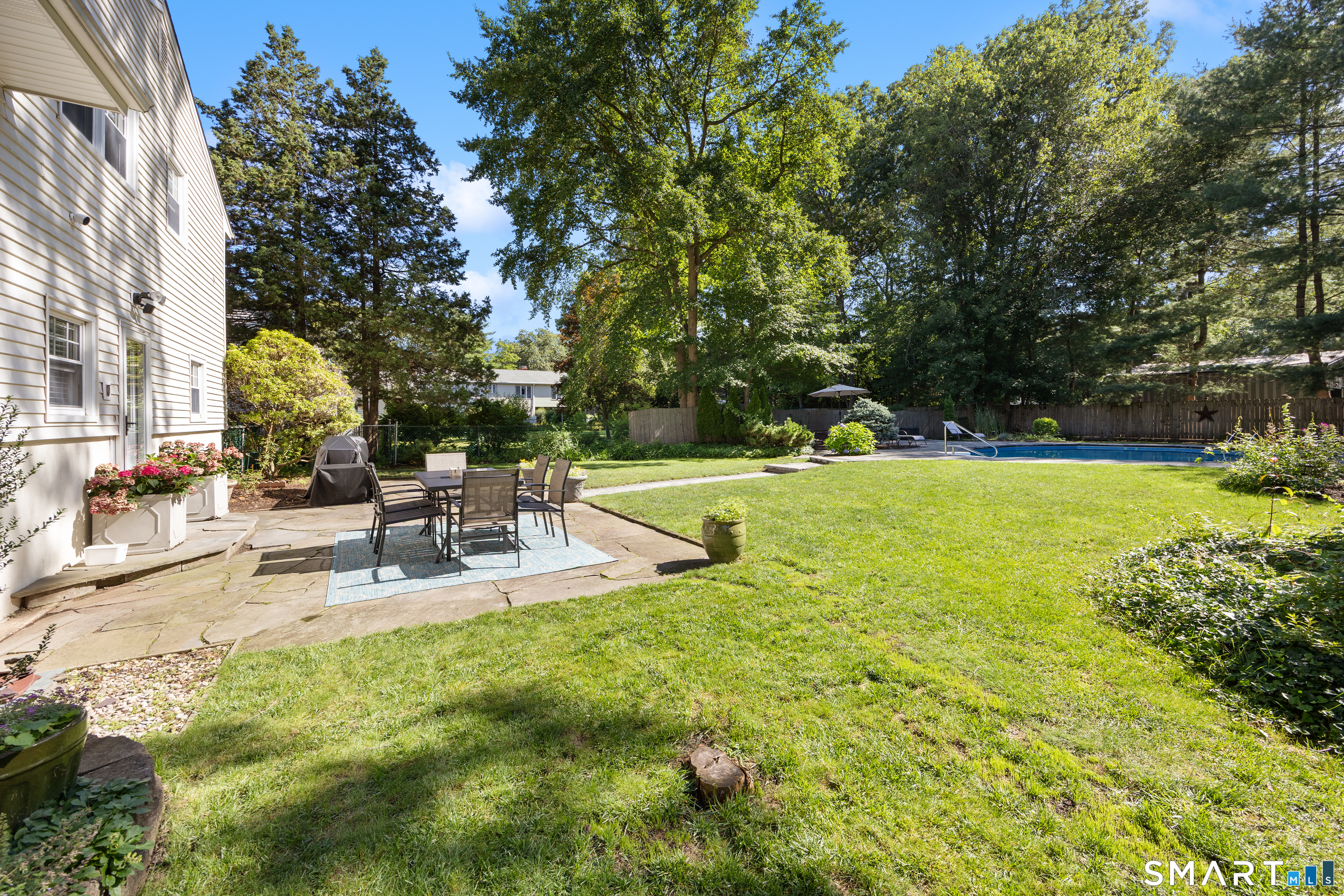 28 Fallon Drive North Haven CT 06473