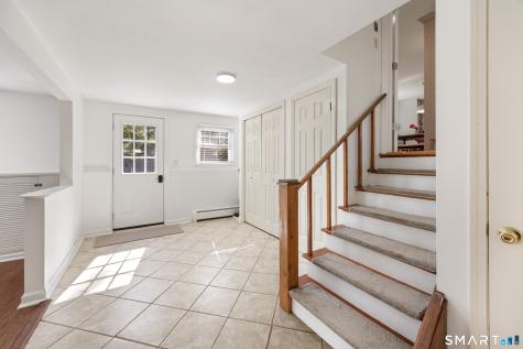 28 Fallon Drive North Haven CT 06473