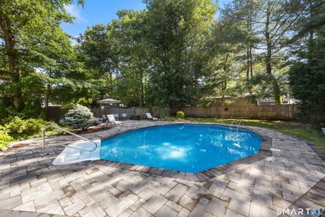 28 Fallon Drive North Haven CT 06473