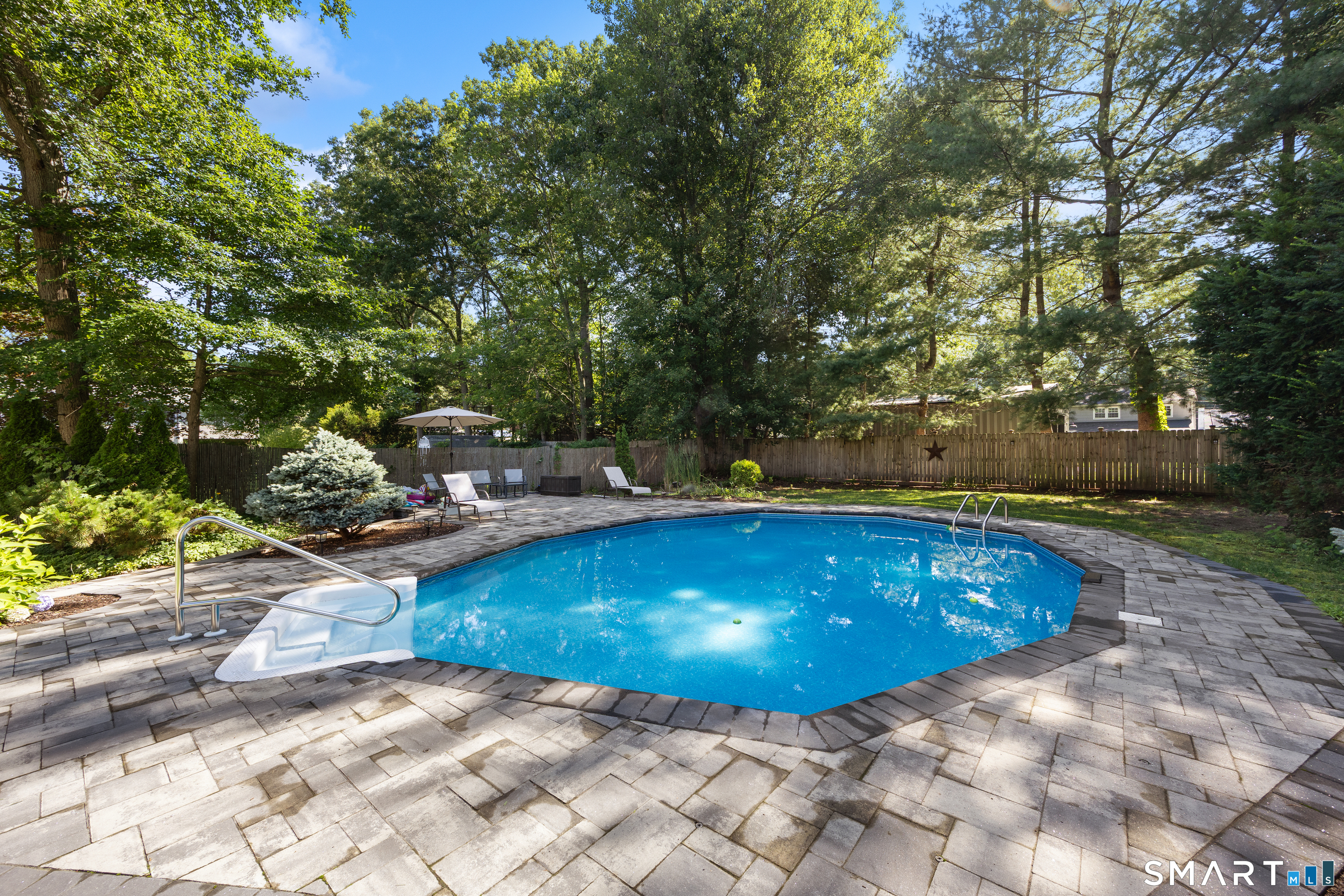 28 Fallon Drive North Haven CT 06473