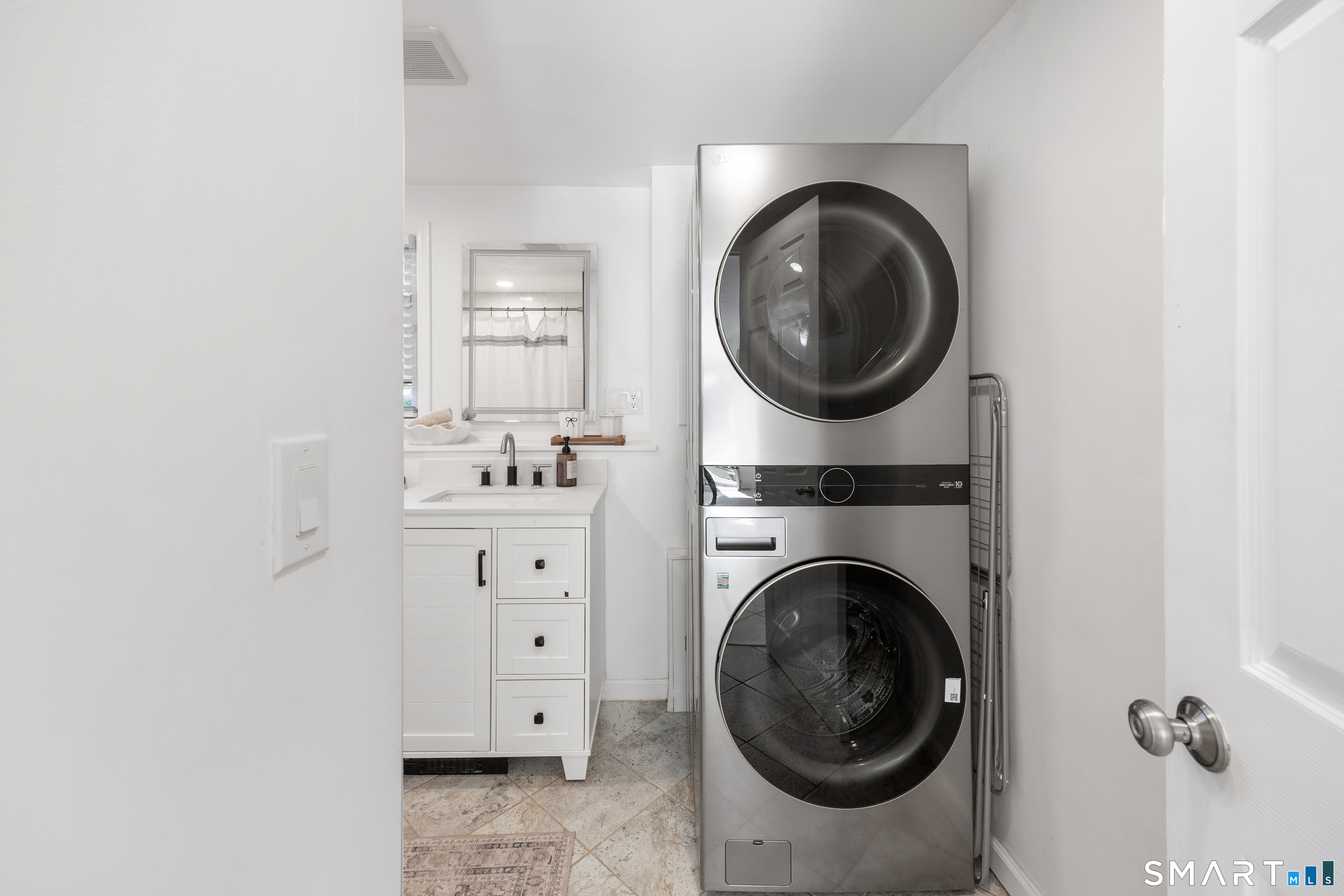 28 Fallon Drive North Haven CT 06473