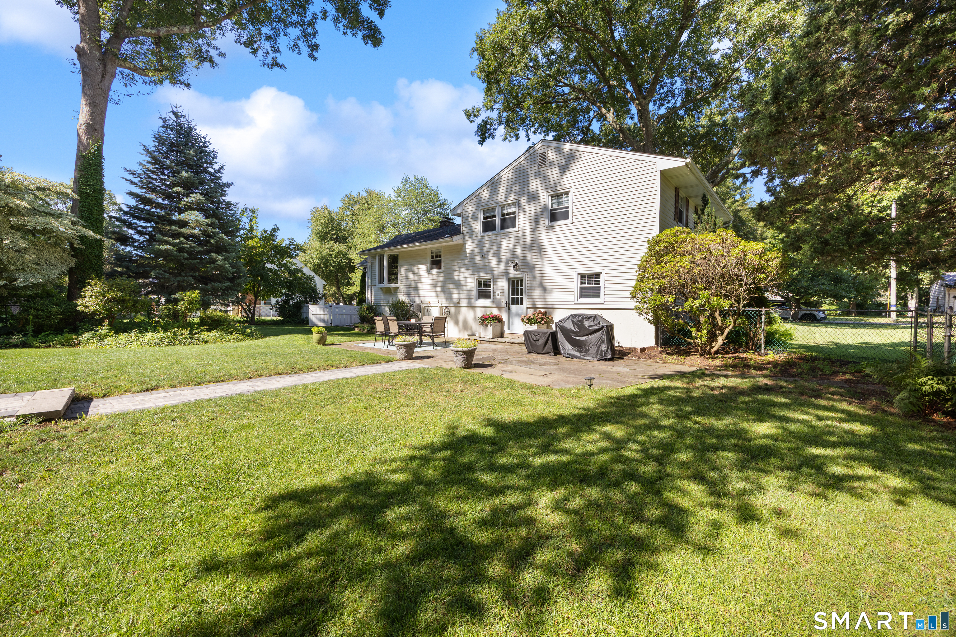 28 Fallon Drive North Haven CT 06473