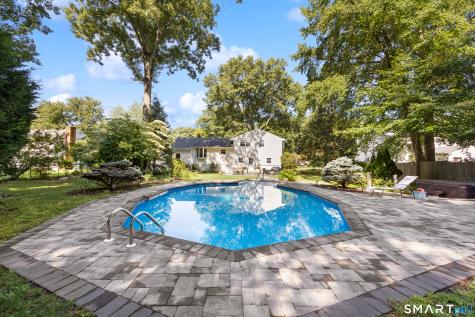 28 Fallon Drive North Haven CT 06473