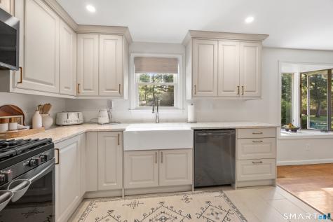 28 Fallon Drive North Haven CT 06473