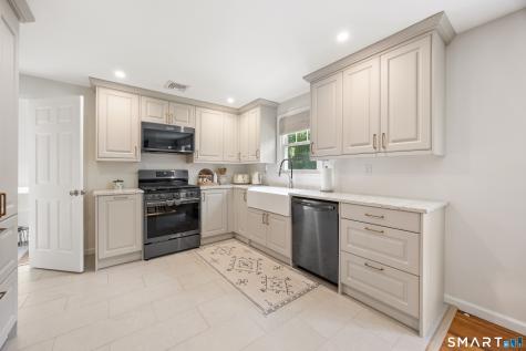 28 Fallon Drive North Haven CT 06473