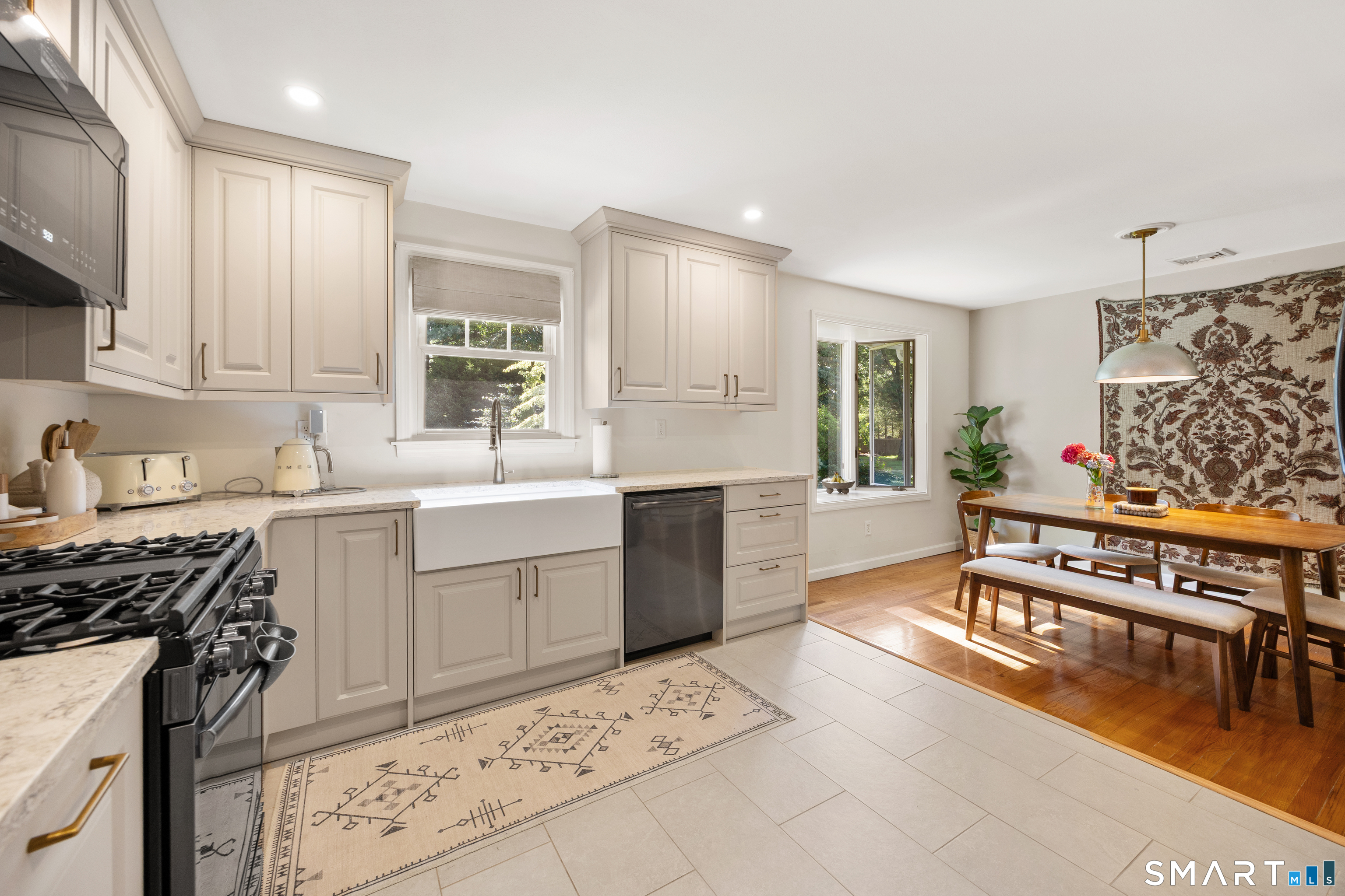 28 Fallon Drive North Haven CT 06473