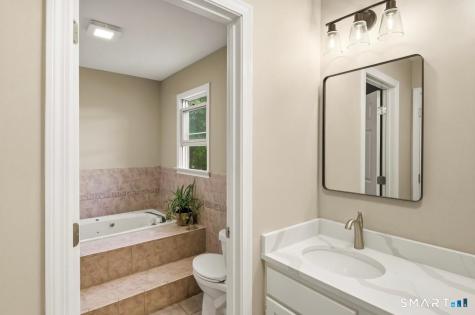 941 Nut Plains Road Guilford CT 06437