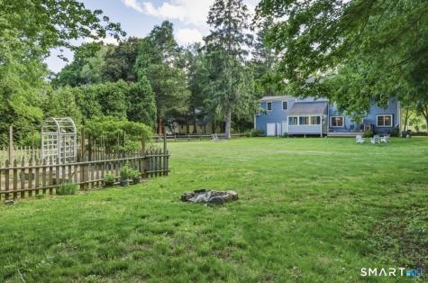 941 Nut Plains Road Guilford CT 06437