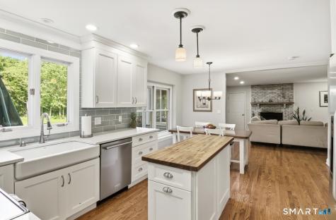 941 Nut Plains Road Guilford CT 06437
