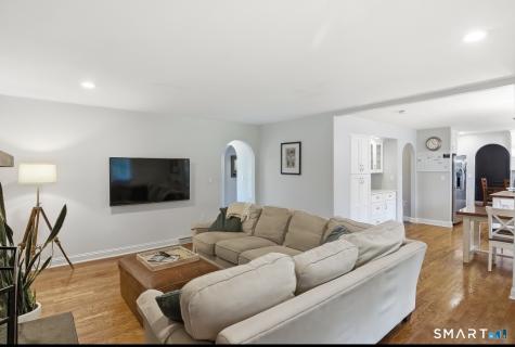 941 Nut Plains Road Guilford CT 06437