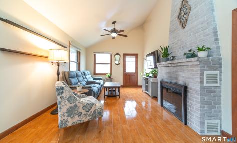 194 West Main Street East Lyme CT 06357