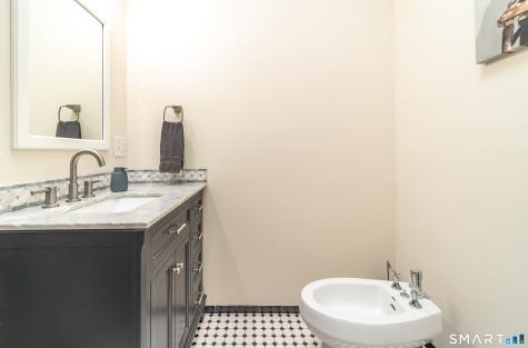 194 West Main Street East Lyme CT 06357