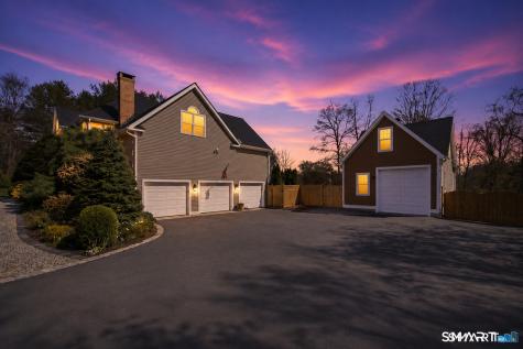 16 Robin Hood Lane Easton CT 06612