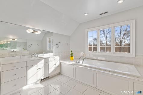 16 Robin Hood Lane Easton CT 06612